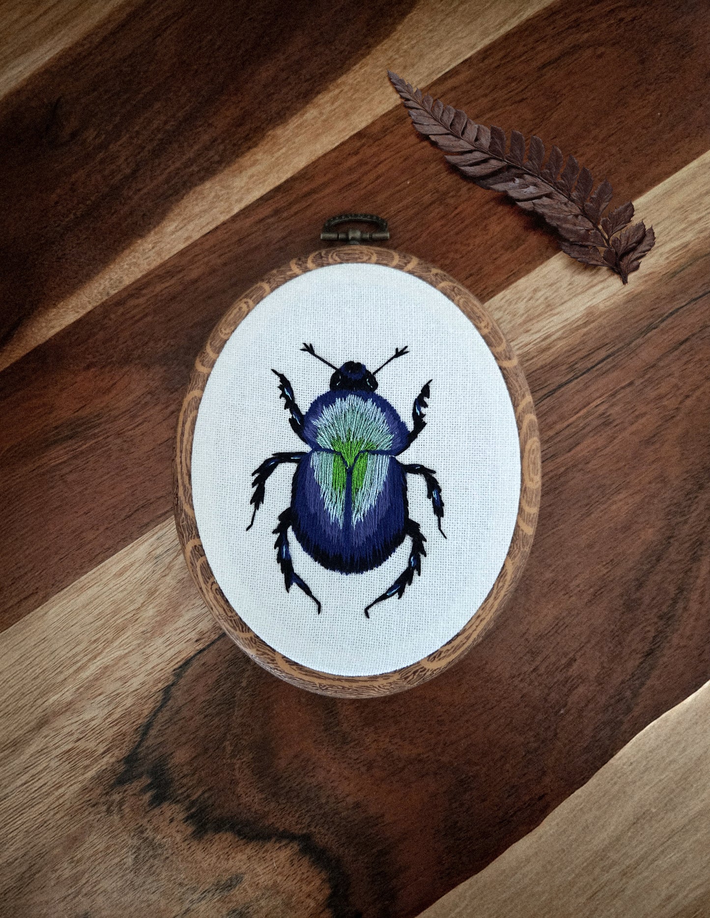 Broderie à accrocher : Scarabée