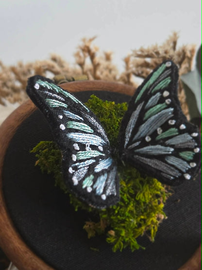 Broderie à accrocher : Papillon en relief