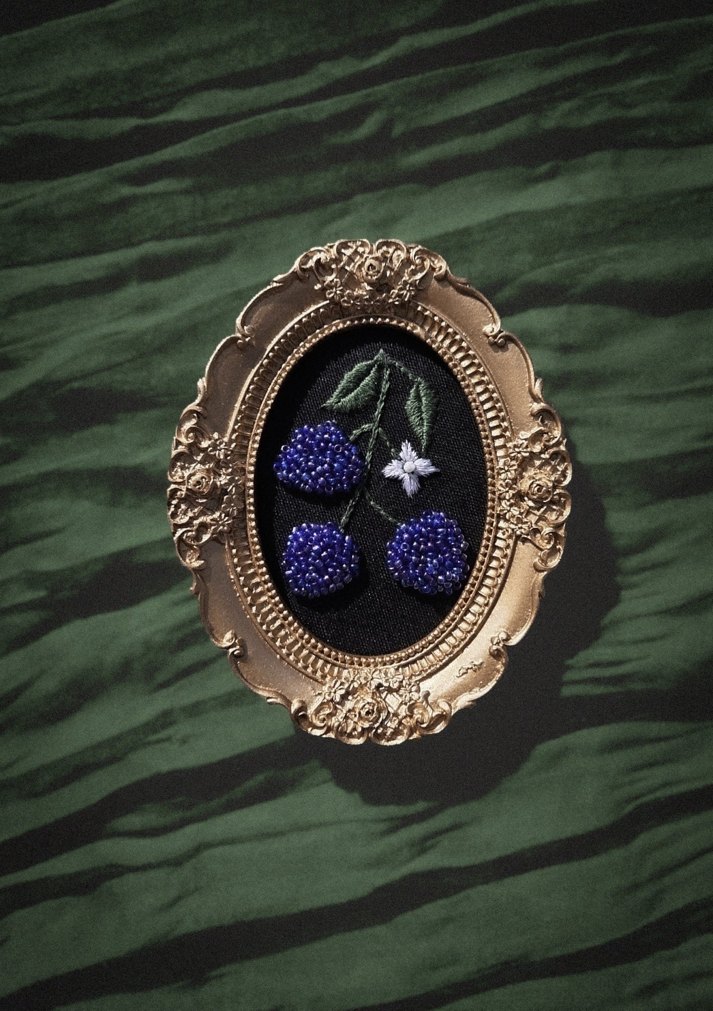 Broderie encadrée : mûrier