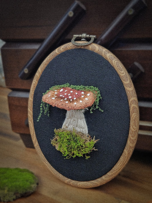 Broderie à accrocher : Champignon en relief