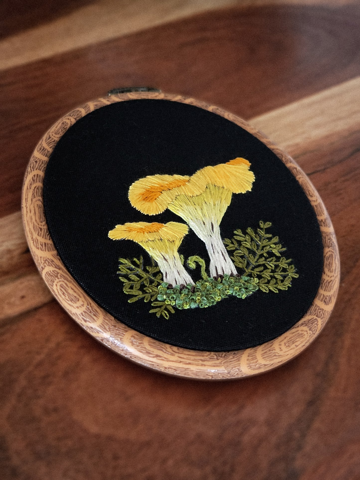 Broderie à accrocher : Champignons Chanterelles