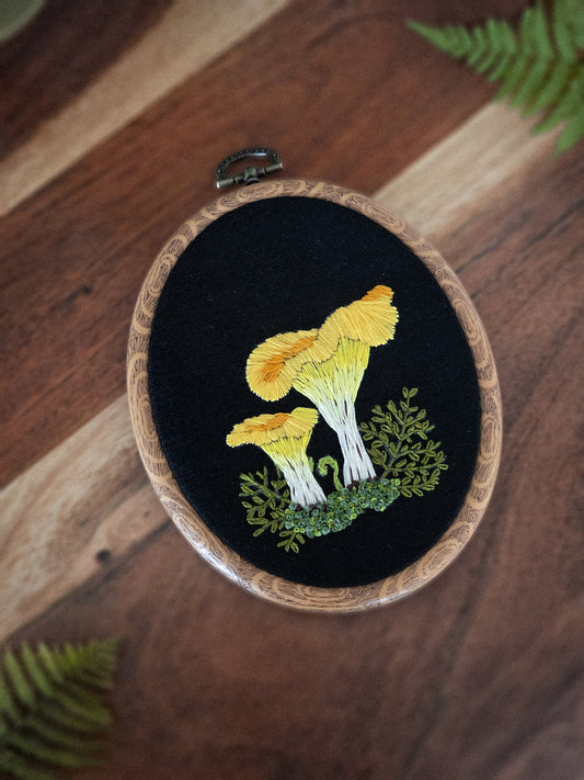 Broderie à accrocher : Champignons Chanterelles