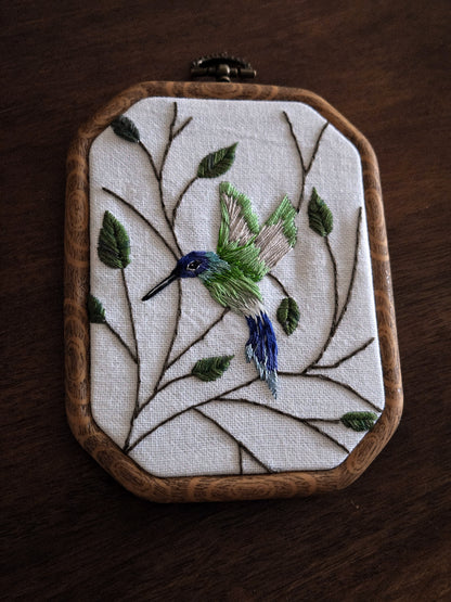 Broderie à accrocher : Colibri
