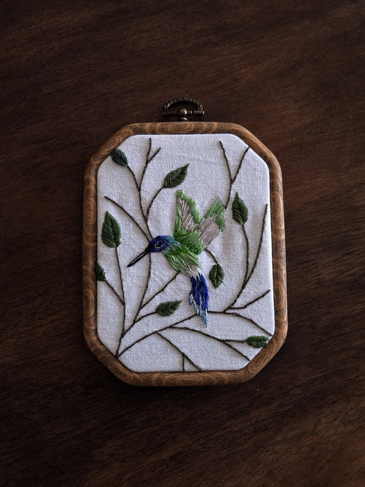 Broderie à accrocher : Colibri