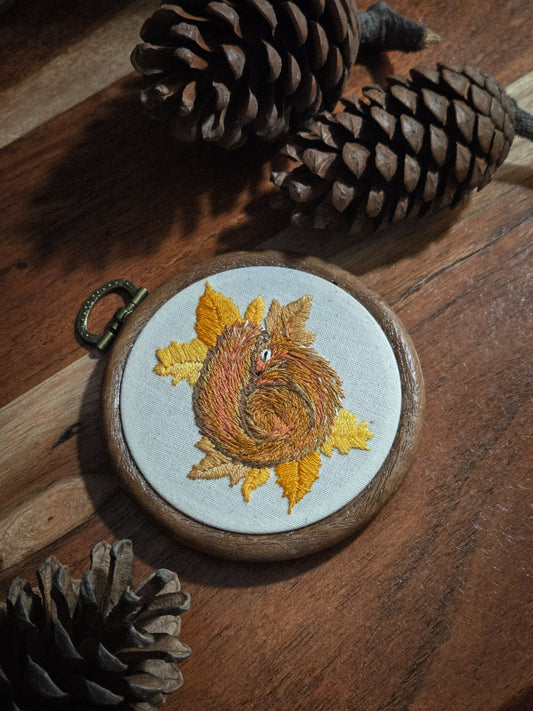 Broderie à accrocher : Ecureuil